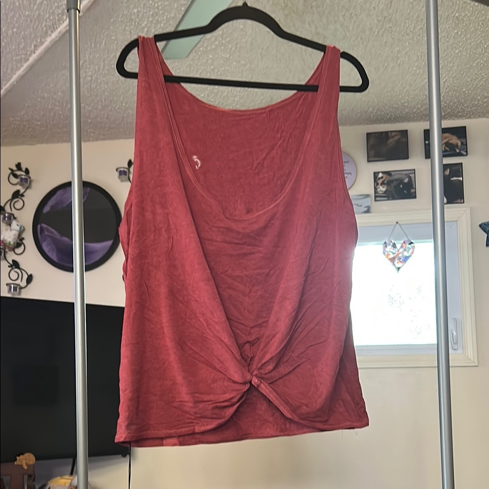 NWT XXXL ZYIA MAROON SWIRL TANK FROM A NONSMOKING/PET FRIENDLY HOME
